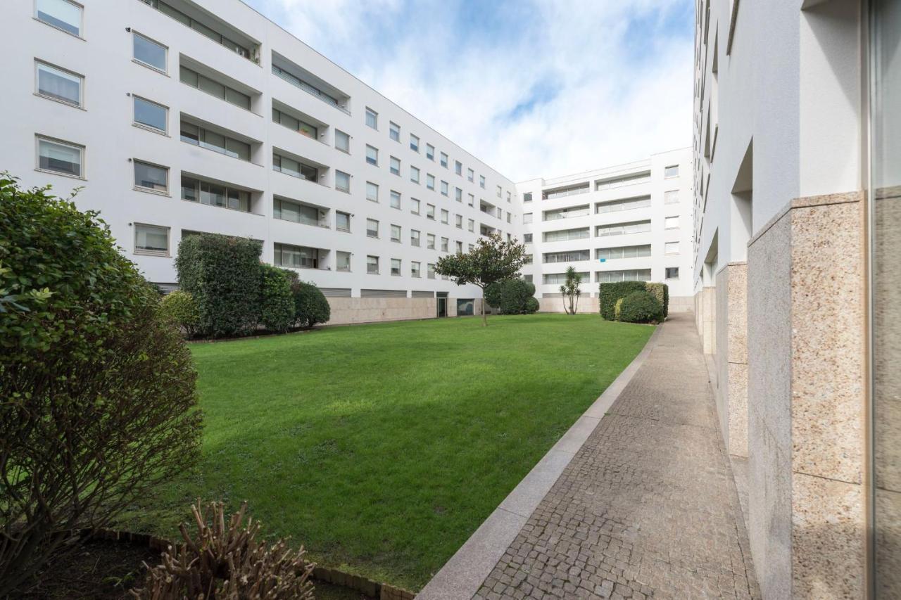 Lovelystay - Oporto Beach Apartment With 2 Free Parking Spots Matosinhos  Extérieur photo