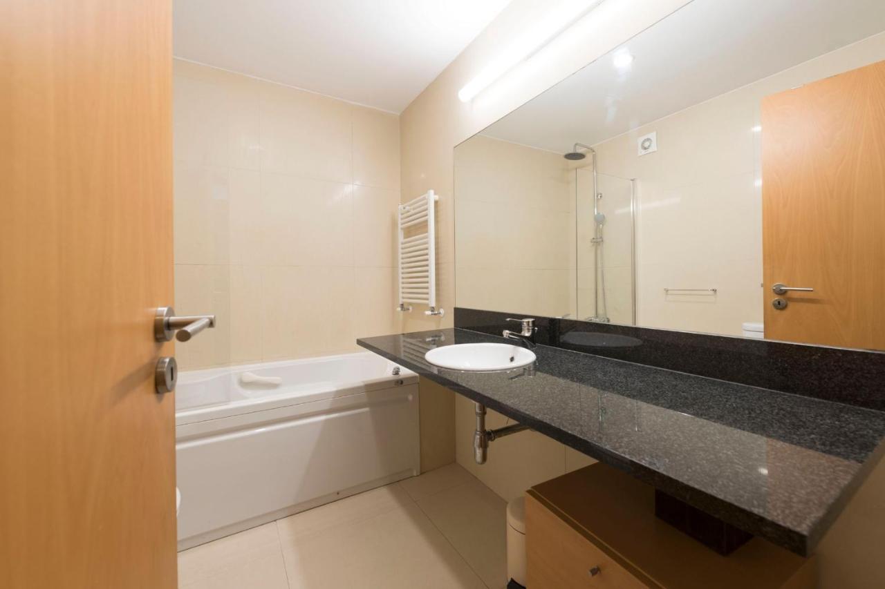 Lovelystay - Oporto Beach Apartment With 2 Free Parking Spots Matosinhos  Extérieur photo